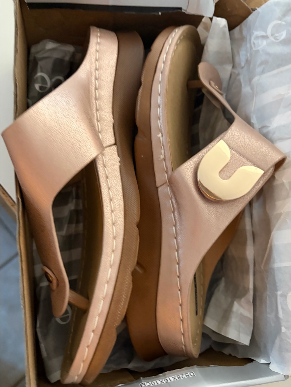 NWT Metallic Pink Platform Toe-Post Sandals with Gold Accent